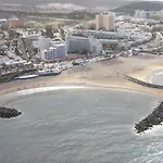 En Primera Linea De Playa, Centrico, Tranquilo Apartment