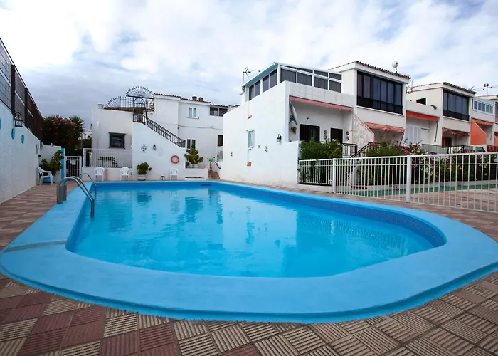 Apartamento En Primera Línea De Playa, Céntrico, Tranquilo *