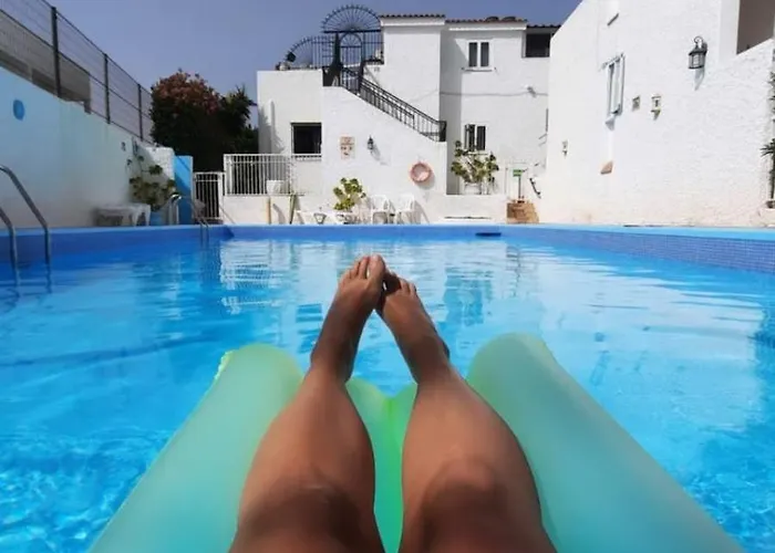 Apartamento En Primera Línea De Playa, Céntrico, Tranquilo