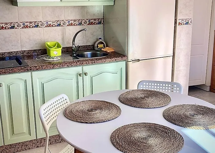 Apartamento En Primera Línea De Playa, Céntrico, Tranquilo